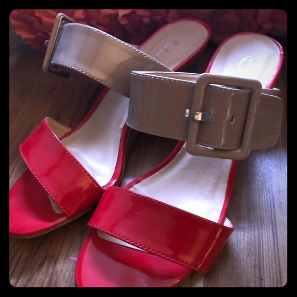 Laundry by Design Shoes - 🔥CL Laundry Red and Beige Sandals with Wedge